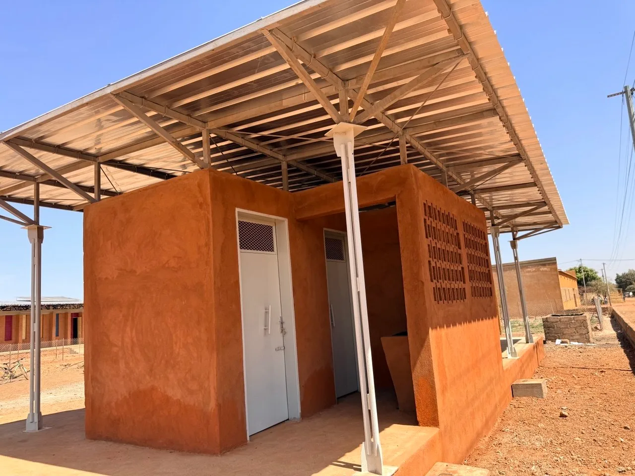 Latrine eco-durable, vue laterale